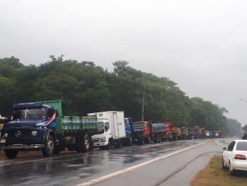 Camioneros se congregan en Itá para protestar